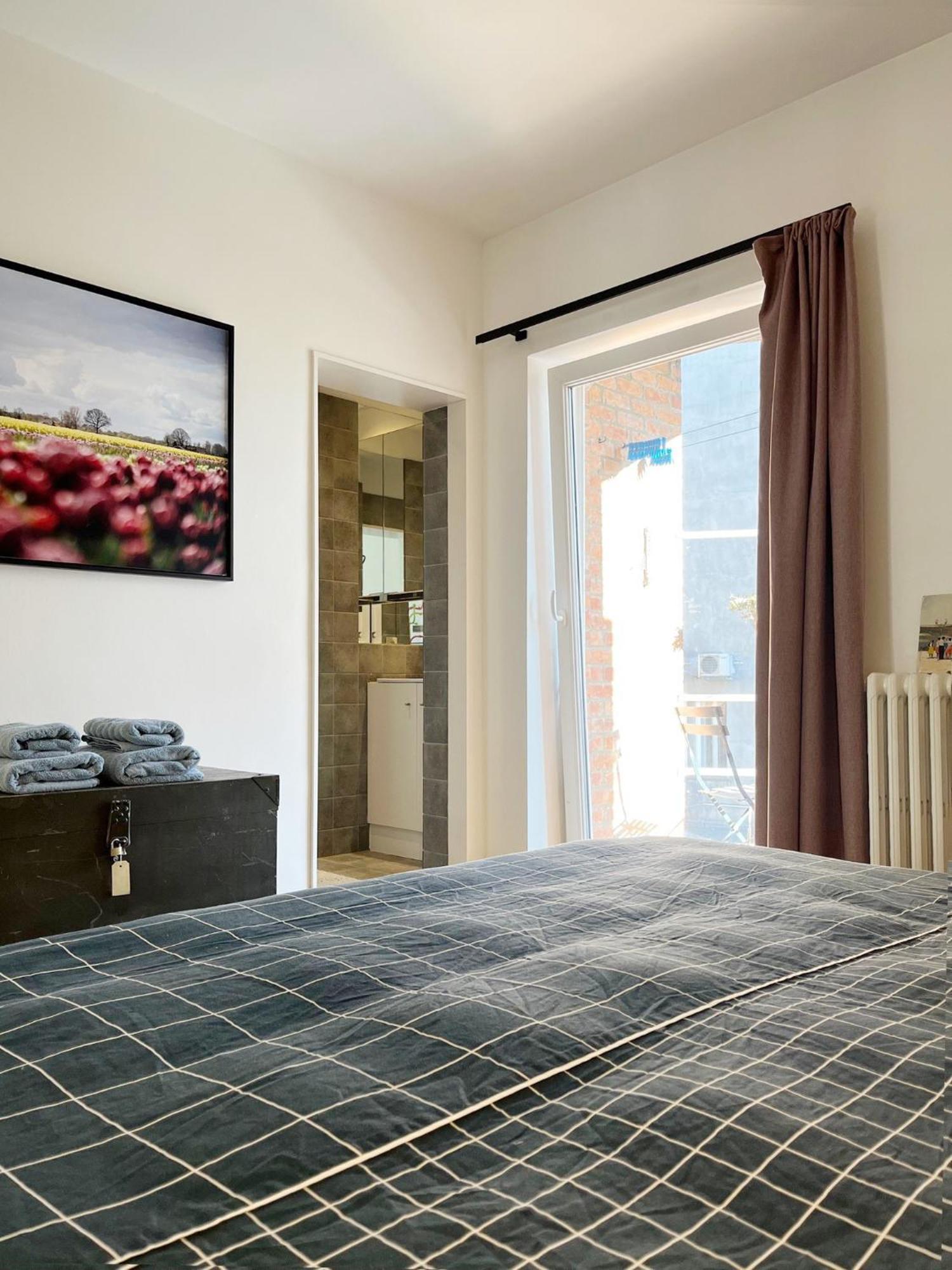 Trendy & Sunny Apartment In Гент Экстерьер фото