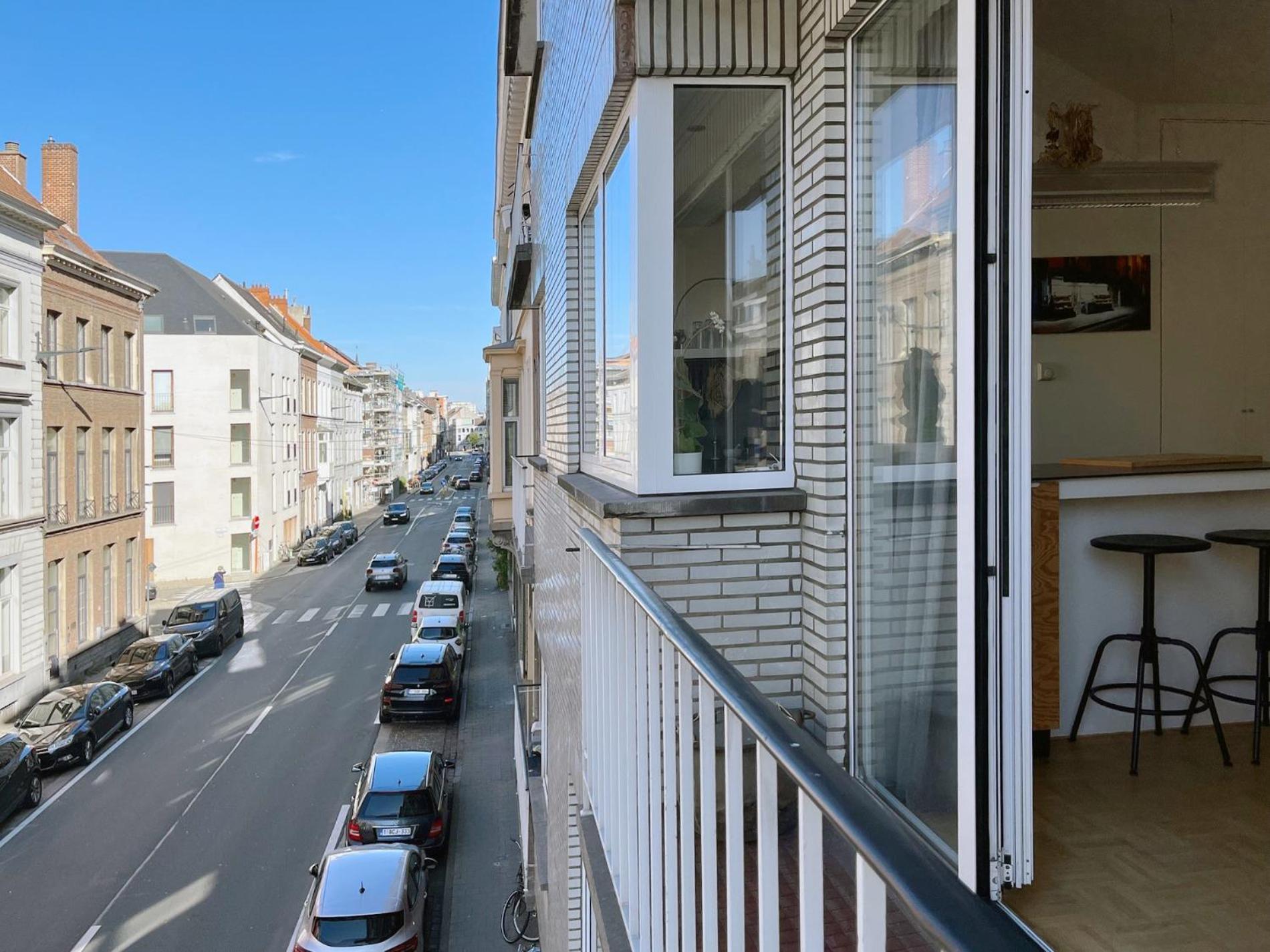 Trendy & Sunny Apartment In Гент Экстерьер фото